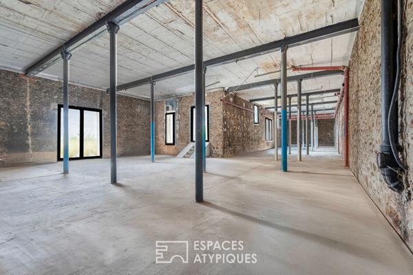 Loft brut à aménager avec terrasse et jardin