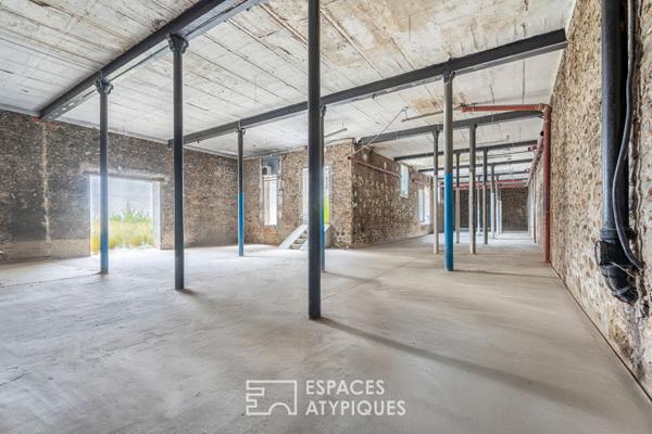 Loft brut à aménager avec terrasse et jardin