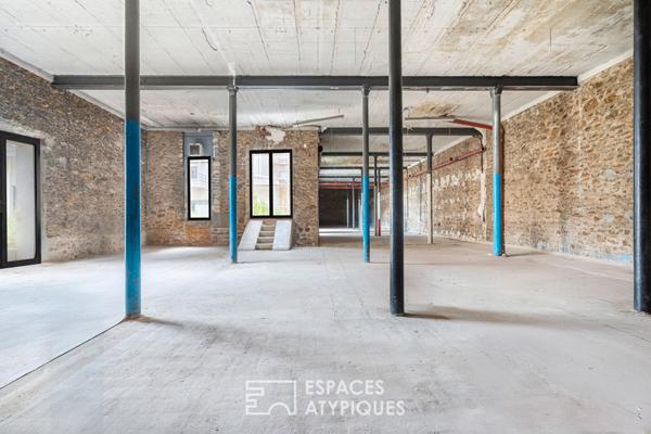 Loft brut à aménager avec terrasse et jardin