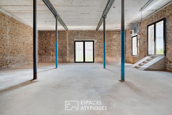 Loft brut à aménager avec terrasse et jardin