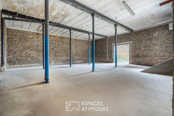 Loft brut à aménager avec terrasse et jardin