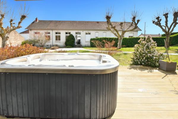 Maison d'habitation +deux appartements locatifs avec terrain de 2455 m2