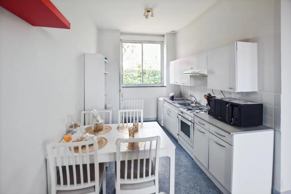 Maison d'habitation +deux appartements locatifs avec terrain de 2455 m2