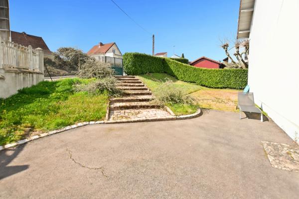 Maison d'habitation +deux appartements locatifs avec terrain de 2455 m2