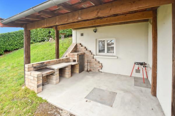 Maison d'habitation +deux appartements locatifs avec terrain de 2455 m2