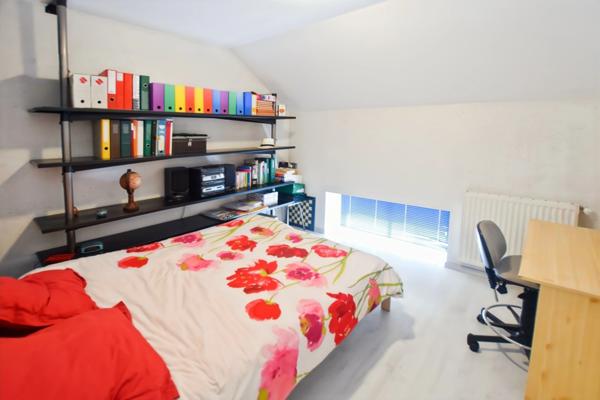 Maison d'habitation +deux appartements locatifs avec terrain de 2455 m2