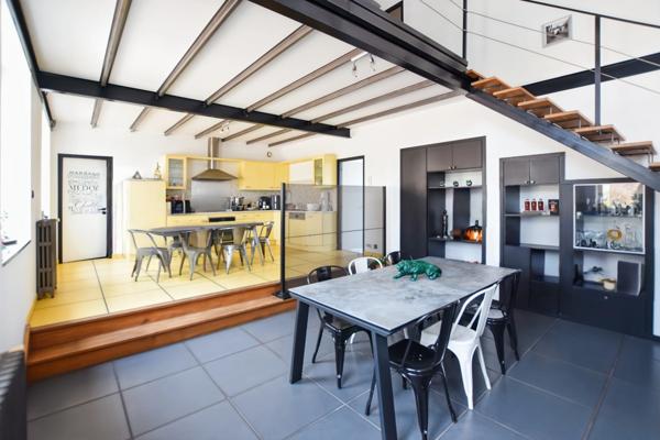 Maison d'habitation +deux appartements locatifs avec terrain de 2455 m2