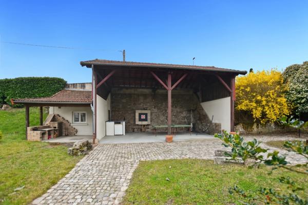 Maison d'habitation +deux appartements locatifs avec terrain de 2455 m2