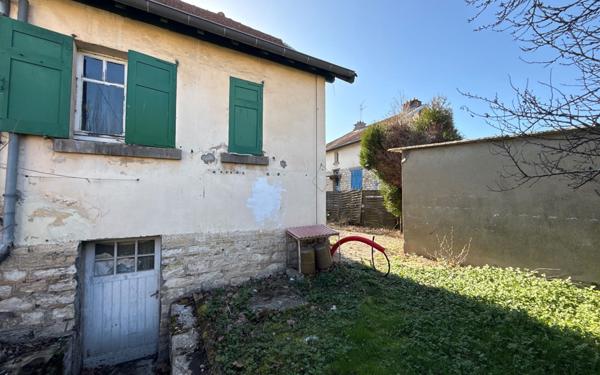 Maison à vendre    4 pièces •  Tavaux