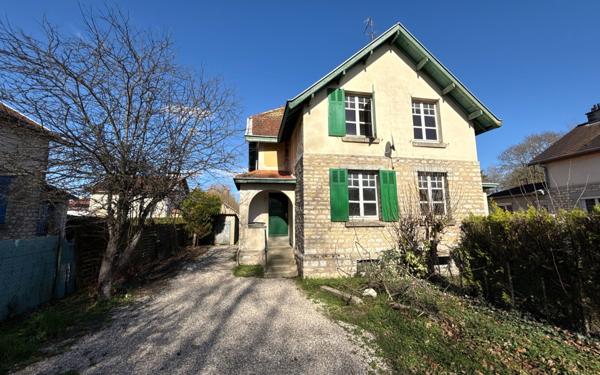 Maison à vendre    4 pièces •  Tavaux