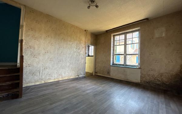 Maison à vendre    4 pièces •  Tavaux