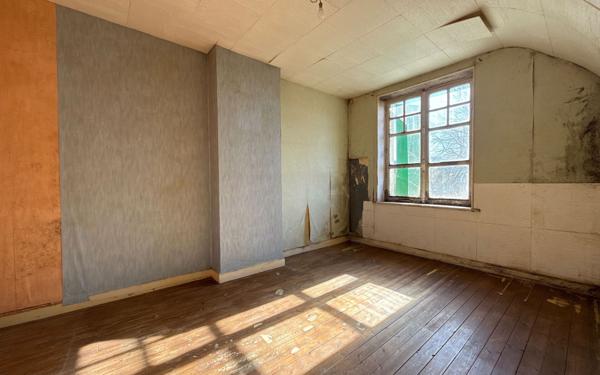 Maison à vendre    4 pièces •  Tavaux