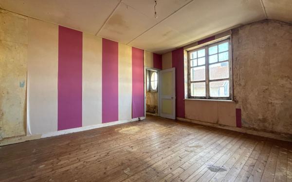 Maison à vendre    4 pièces •  Tavaux