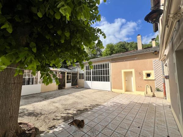 Maison de bourg 100m² - 3 chambres et dépendances  SAINT SAUVEUR (86)