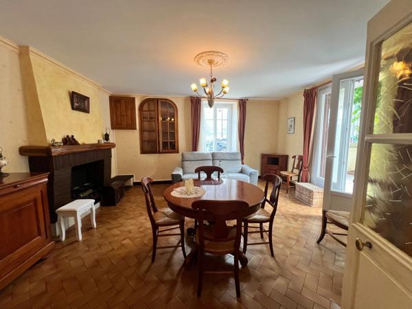 Maison de bourg 100m² - 3 chambres et dépendances  SAINT SAUVEUR (86)