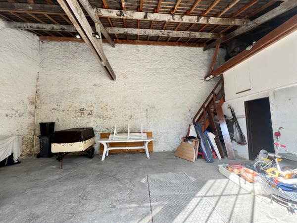 Maison de bourg 100m² - 3 chambres et dépendances  SAINT SAUVEUR (86)