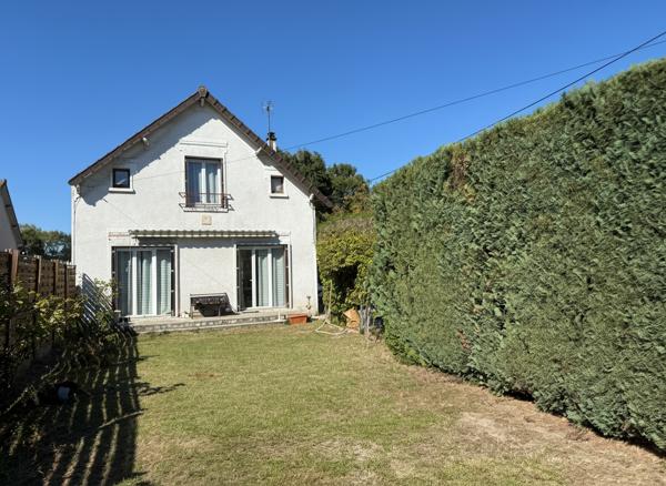 Maison familiale 6 pièces à Herblay (Les Courlains) avec studio indépendant et 2 garages.
