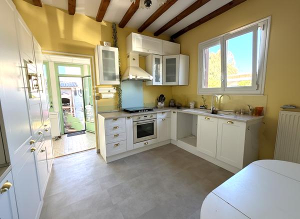 Maison familiale 6 pièces à Herblay (Les Courlains) avec studio indépendant et 2 garages.