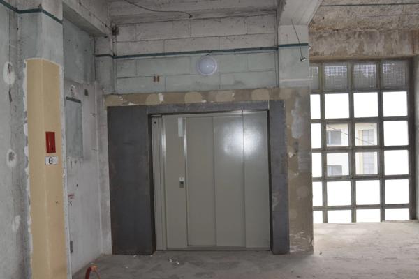 centre d'activité de "bien etre", plateau à aménager, garages. surface 1800m².