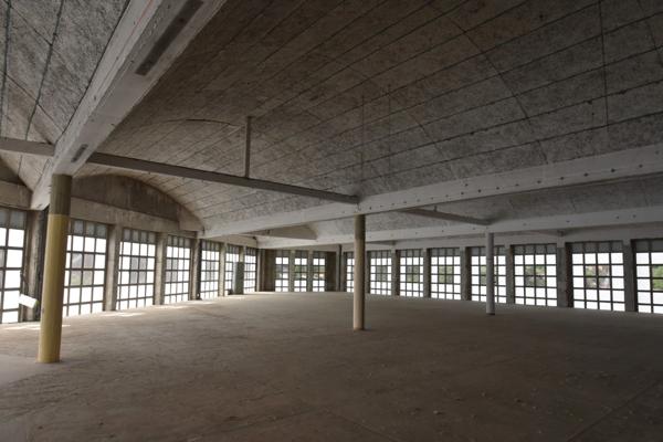centre d'activité de "bien etre", plateau à aménager, garages. surface 1800m².