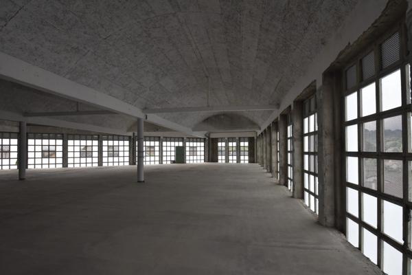 centre d'activité de "bien etre", plateau à aménager, garages. surface 1800m².