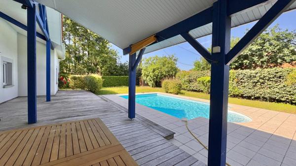 Grande villa "atypique" avec piscine
