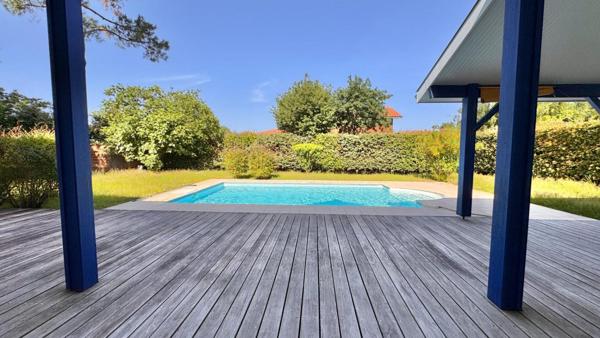 Grande villa "atypique" avec piscine