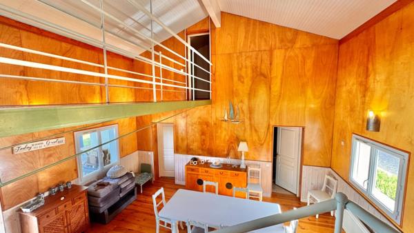 Grande villa "atypique" avec piscine