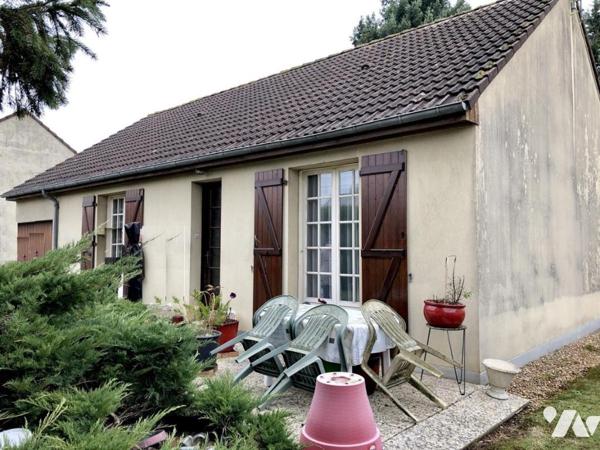 PARCE SUR SARTHE : Pavillon de plain-pied sur terrain 838 m²