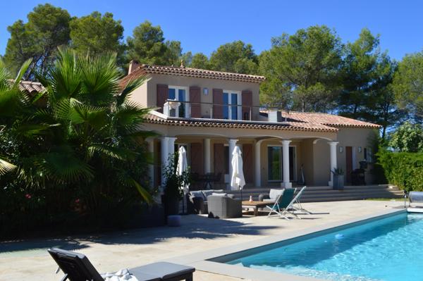 Draguignan (83300) Grande villa avec piscine à deux pas du village de FLAYOSC