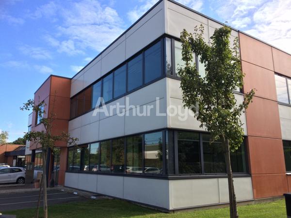 Bureaux à louer à Wasquehal - Métro à proximité - Espaces aménagés et cadre professionnel qualitatif