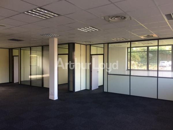 Bureaux à louer à Wasquehal - Métro à proximité - Espaces aménagés et cadre professionnel qualitatif