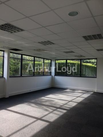 Bureaux à louer à Wasquehal - Métro à proximité - Espaces aménagés et cadre professionnel qualitatif