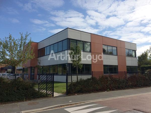 Bureaux à louer à Wasquehal - Métro à proximité - Espaces aménagés et cadre professionnel qualitatif