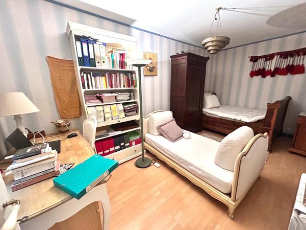 Grand T3/T4 rénové hypercentre