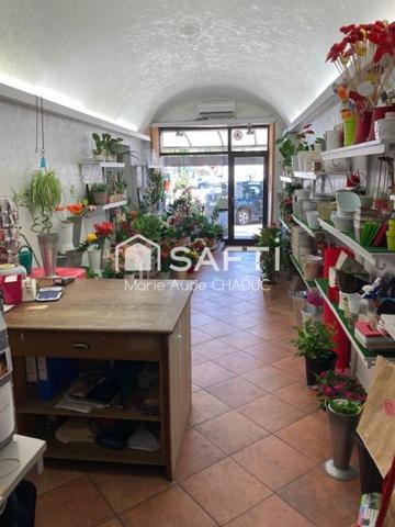 Fond de commerce centre ville sur axe très passant.