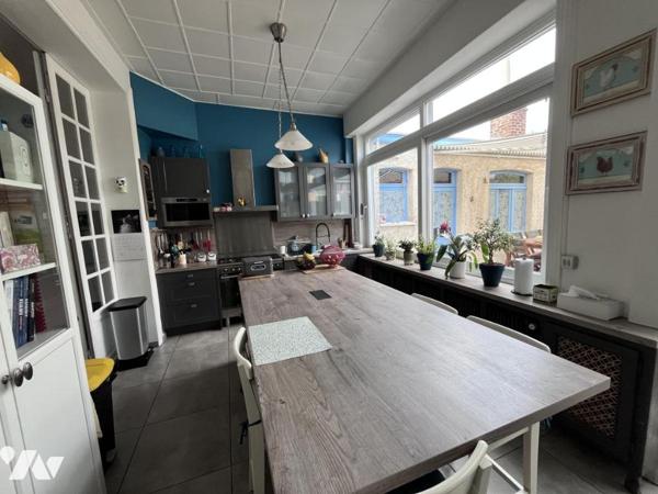 SUPERBE PROPRIETE AVEC CACHET, VOLUME ET HAUTEUR DE PLAFOND
