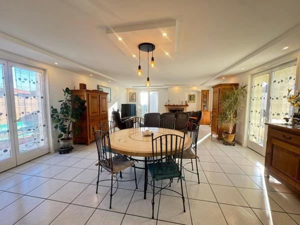 Maison familiale avec piscine – À deux pas du centre de Saint-Rambert