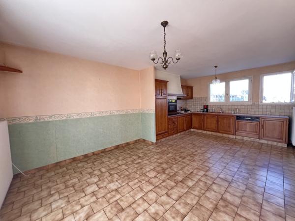 Maison
                                                                                                                                                                                                                                                                                                                        5 pièce(s)                                                                                                                                                                                                          4 chambre(s)                                                                                                                                                                                                          90  m²