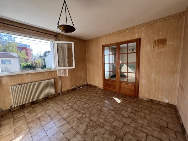 Maison
                                                                                                                                                                                                                                                                                                                        5 pièce(s)                                                                                                                                                                                                          4 chambre(s)                                                                                                                                                                                                          90  m²