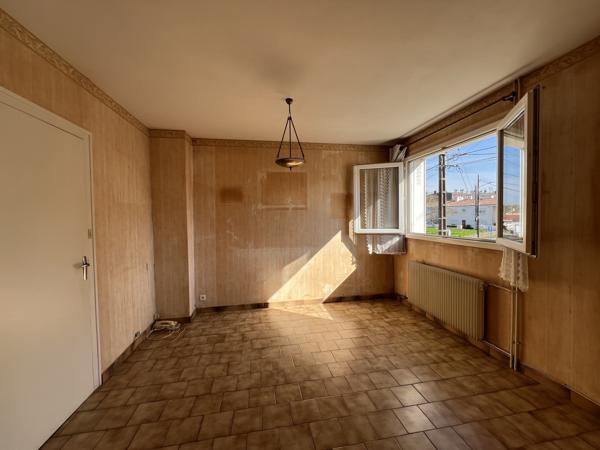 Maison
                                                                                                                                                                                                                                                                                                                        5 pièce(s)                                                                                                                                                                                                          4 chambre(s)                                                                                                                                                                                                          90  m²