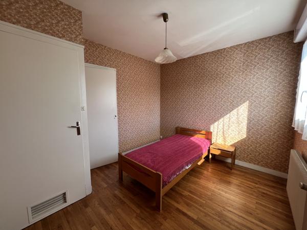 Maison
                                                                                                                                                                                                                                                                                                                        5 pièce(s)                                                                                                                                                                                                          4 chambre(s)                                                                                                                                                                                                          90  m²