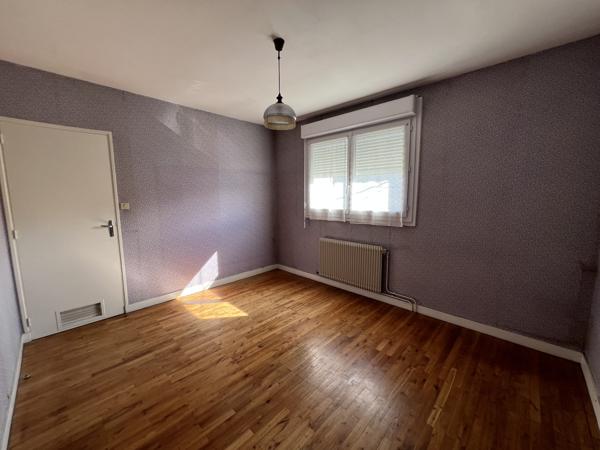 Maison
                                                                                                                                                                                                                                                                                                                        5 pièce(s)                                                                                                                                                                                                          4 chambre(s)                                                                                                                                                                                                          90  m²