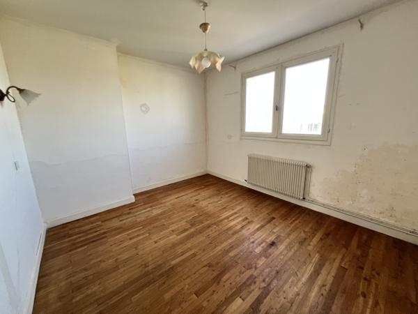 Maison
                                                                                                                                                                                                                                                                                                                        5 pièce(s)                                                                                                                                                                                                          4 chambre(s)                                                                                                                                                                                                          90  m²