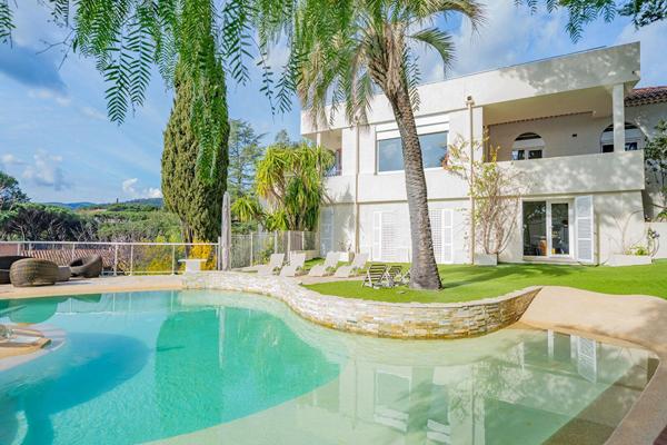 Villa d’architecte vue mer et plages à pied