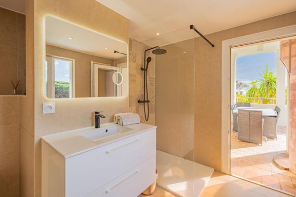 Villa d’architecte vue mer et plages à pied