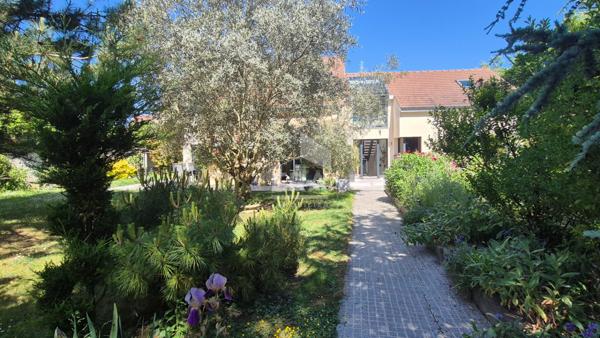 Maison Brie Comte Robert 6 pièce(s) 200 m2