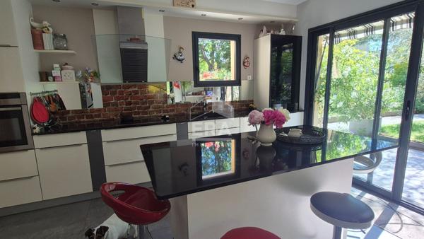 Maison Brie Comte Robert 6 pièce(s) 200 m2