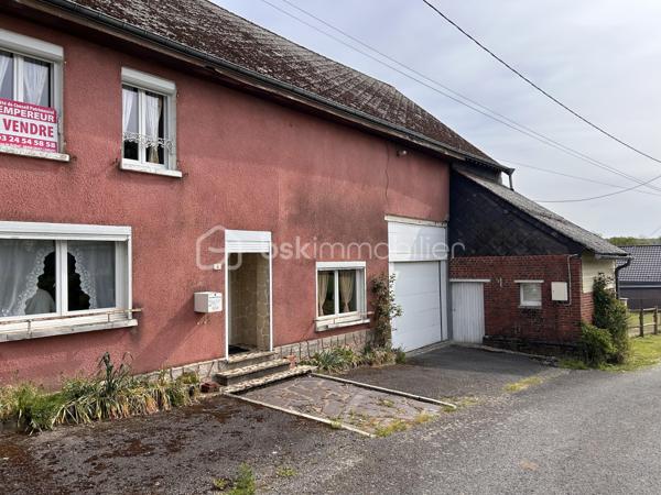 Située à Marlemont, cette maison de 1930 offre un cadre de vie paisible et une vue dégagée. Imprégnez-vous du charme de ce bien unique, où tranquillité et espace se rencontrent en parfaite harmonie.

Avec une surface habitable de 121.57m², cette maison se compose de 5 pièces dont 2 chambres spacieuses. Profitez d'un confort optimal grâce à son chauffage individuel au fioul. Une terrasse orientée à l'Ouest et 2 parkings complètent ce bien, parfait pour profiter du calme et d’un environnement sans vis-à-vis. 

À proximité, toutes les commodités pour une vie quotidienne facilitées. Taxe foncière abordable : 343€. Quelques travaux à prévoir pour personnaliser cet espace à votre goût.

Pour plus d'informations, contactez Géraldine Le Touze, votre mandataire immobilier.
