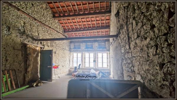 Proche de GRANDPRE (08) Authentique corps de ferme rénové de 172m² avec dépendances sur 1800m² de terrain